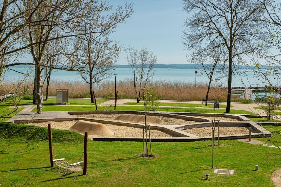 Natural landscape, Garden view, Lake view