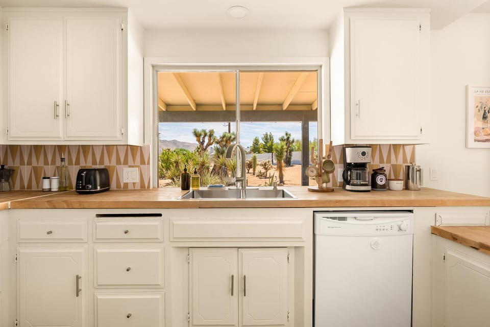 Casa Cholla- Game Room, Hot Tub, Plunge Pool, Sauna, Hammocks House in Yucca Valley
