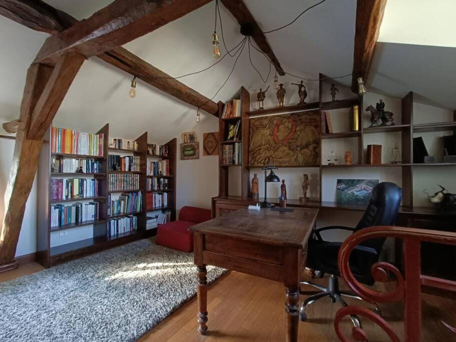 Le Moulin de Malfiance proche Futuroscope Villa in Centre-Val de Loire