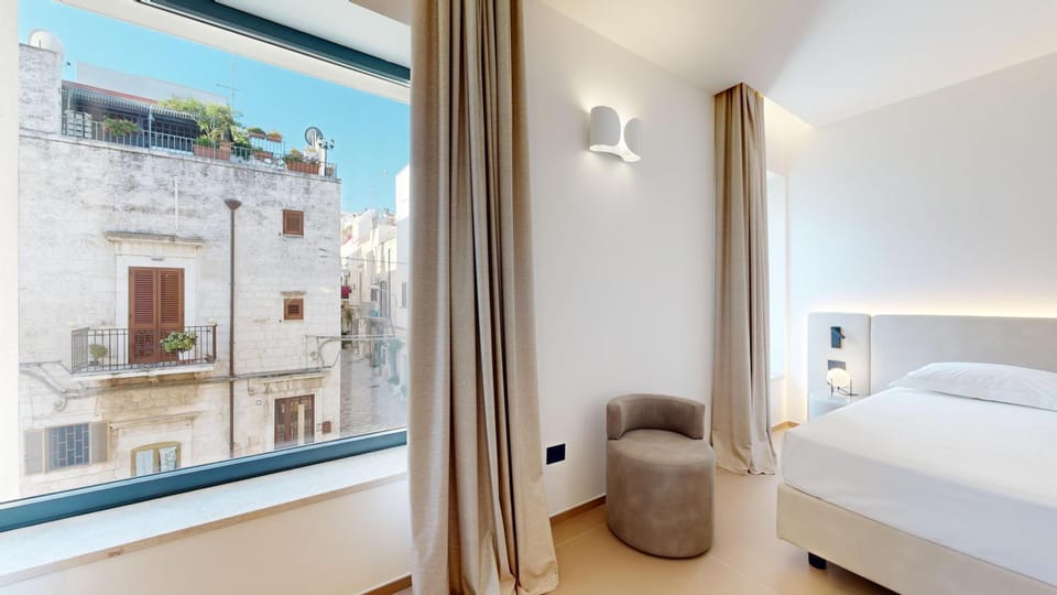 Bed, Photo of the whole room, Bedroom, City view