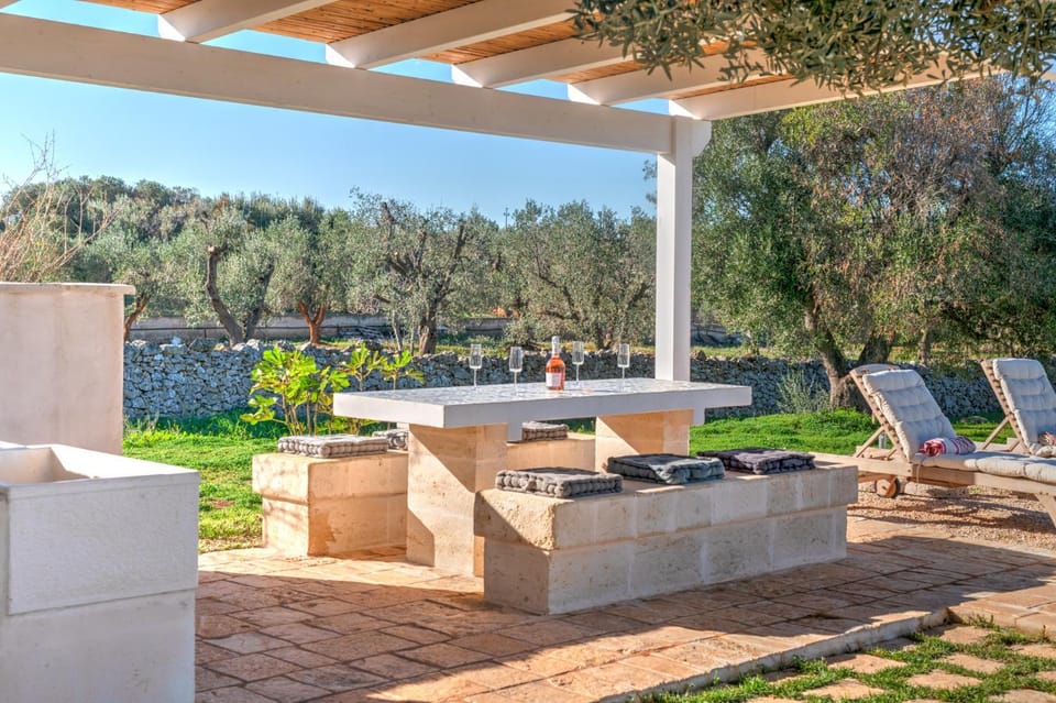 Garden, Seating area, Dining area