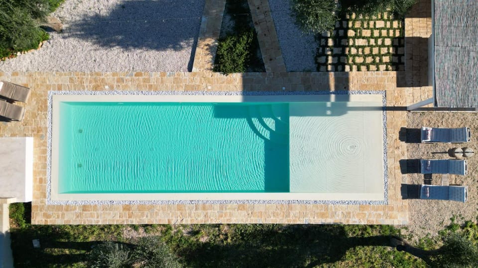 Bird's eye view, Pool view