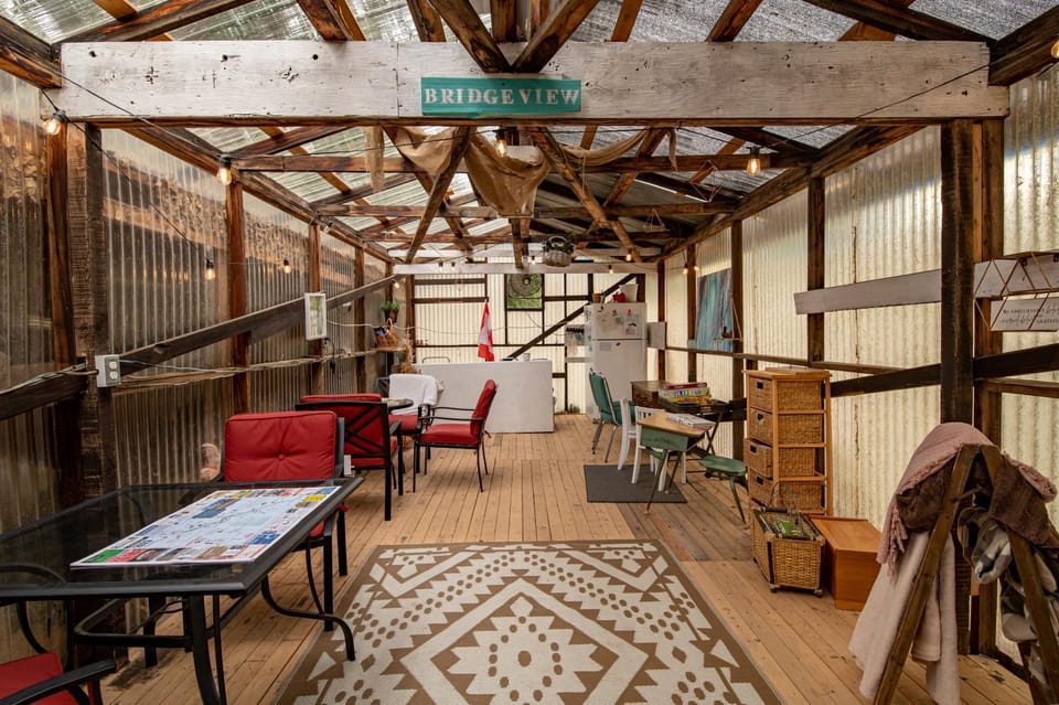 Game Room, Seating area