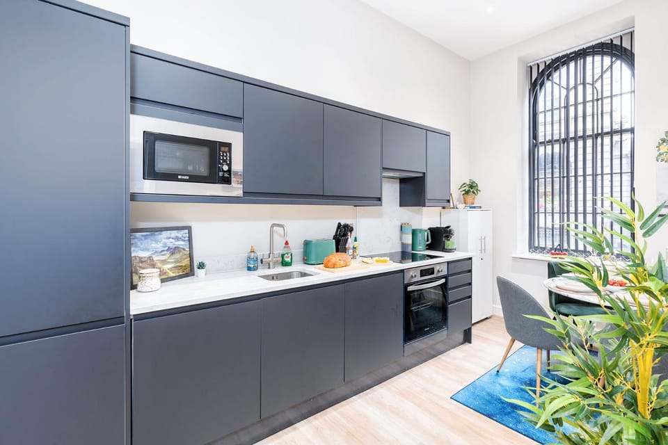 Long Stay Offers, Modern Amenities, Fully Equipped, All Bills Included, Perfect Location, King Size Bed, Fast Wifi Apartment in Leeds