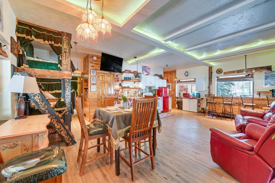 Cozy Kenai Abode w/ Private Deck: 5 Mi to Ocean! Apartment in Nikiski