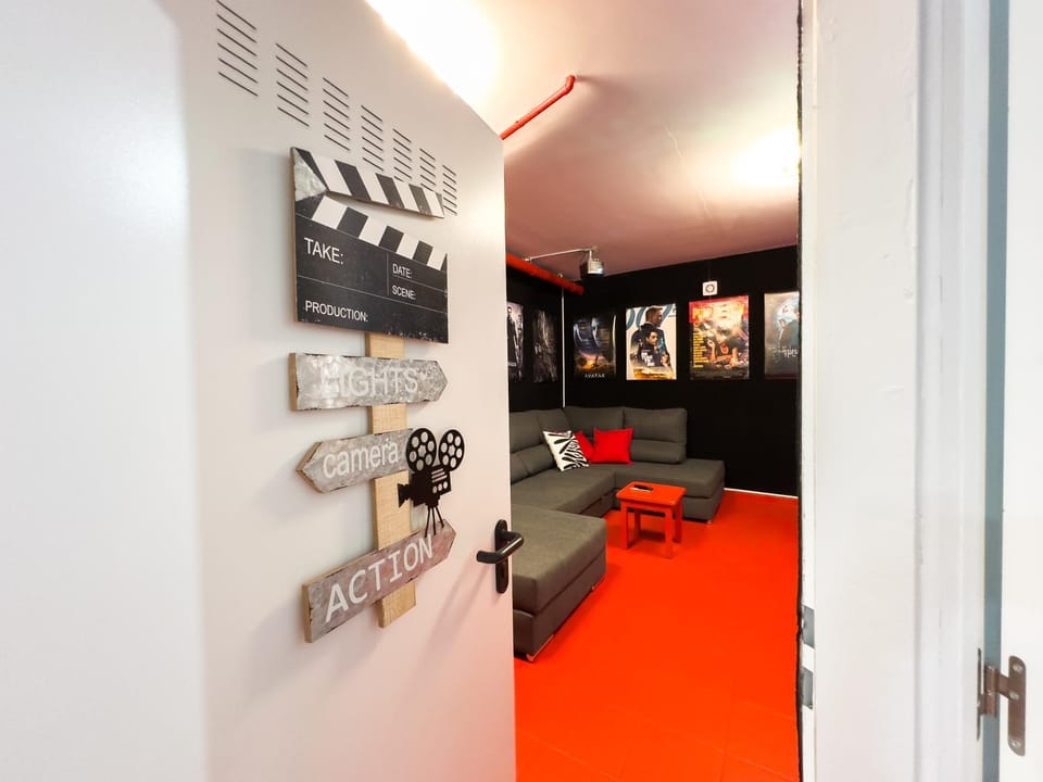 TV and multimedia, Living room, Seating area