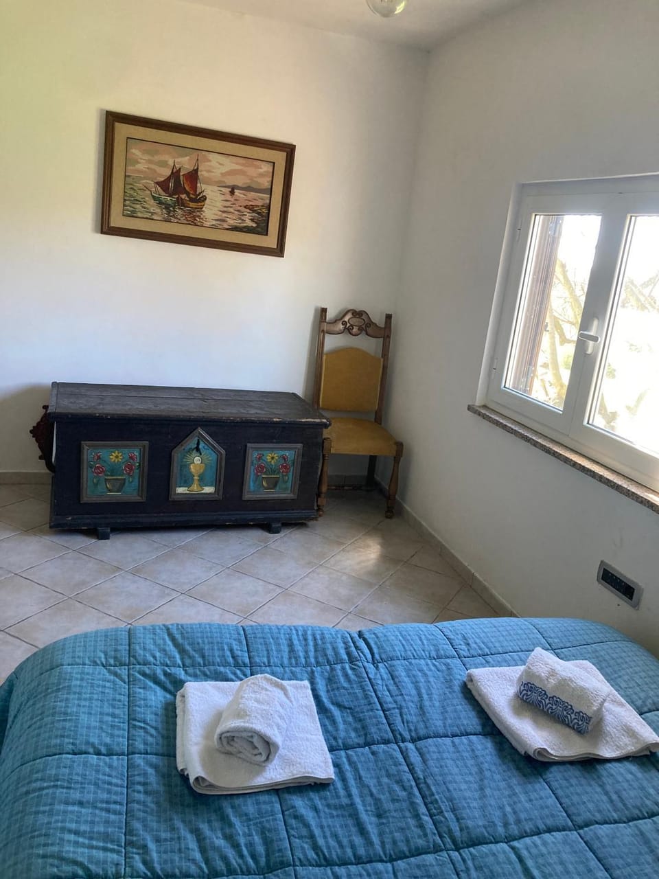 Bed, Bedroom, towels