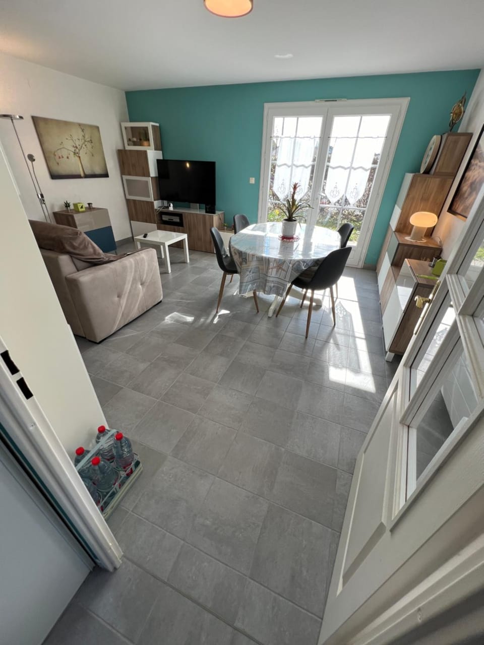 Living room, Dining area