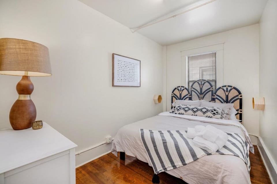 The Clementine - Monthly Rental - Walk Everywhere Apartment in Fayetteville