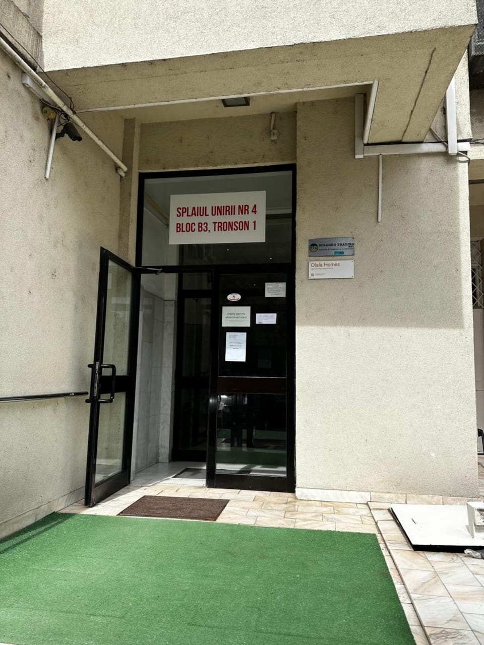 Facade/entrance