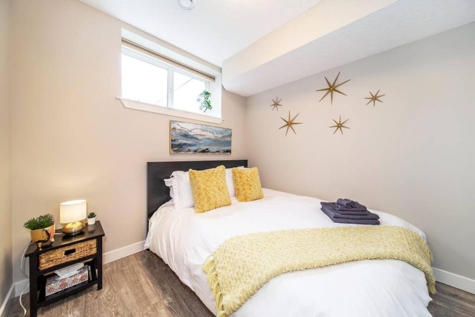 Bright Modern Suite - Netflix - WiFi - Long Stays Apartment in Edmonton
