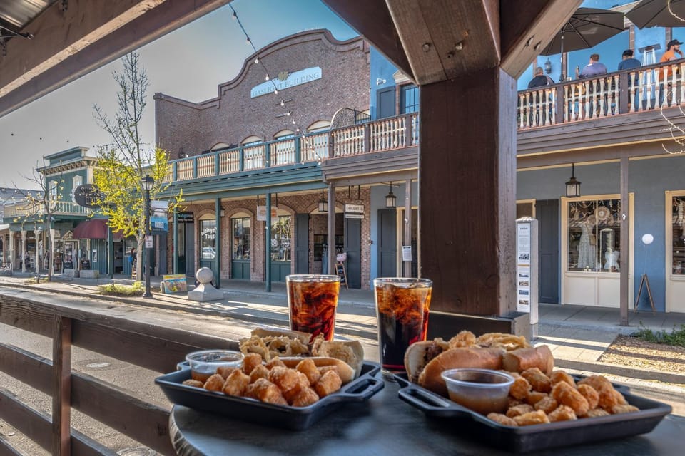 Patio, Restaurant/places to eat, View (from property/room), Dining area, Street view