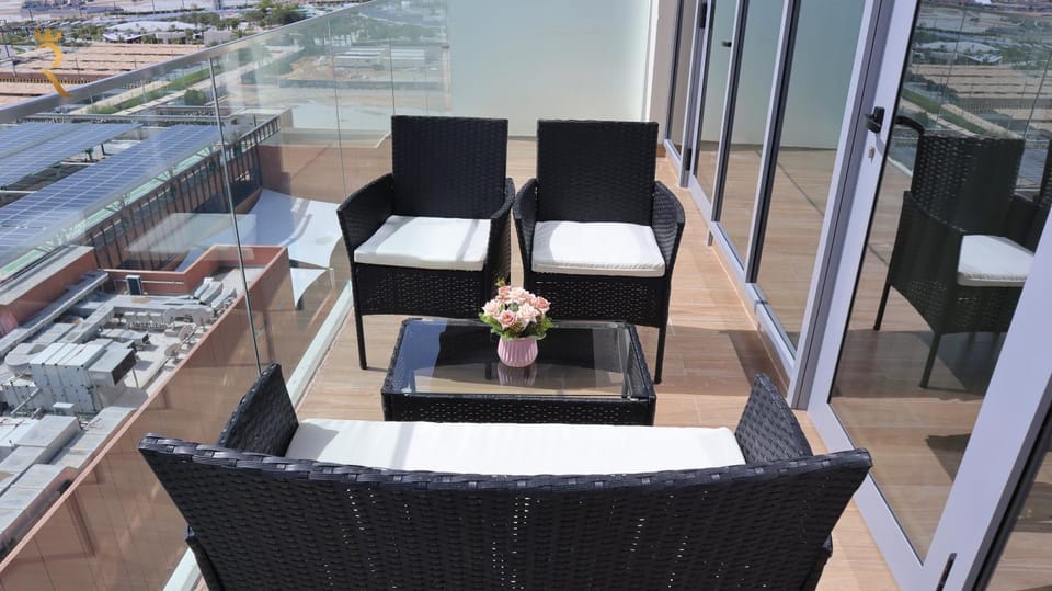 Patio, Day, View (from property/room), Balcony/Terrace, Living room, Seating area, Dining area, City view
