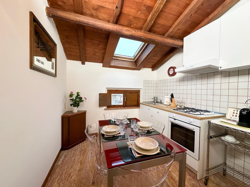 Kitchen or kitchenette, Food and drinks, Food, pet friendly, kitchen