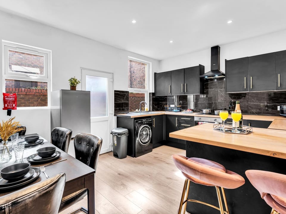 Kitchen or kitchenette, oven, stove