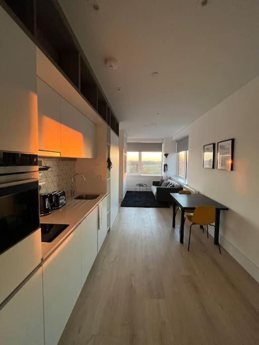 Voyager Haus Apartments, EV Charging Stations, London Heathrow Airport, LHR, Terminal 4, RE-Energise & GO Apartment in London Borough of Hounslow