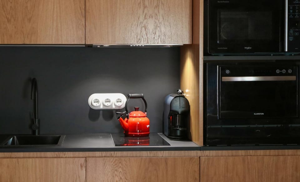 Coffee/tea facilities, Kitchen or kitchenette, minibar, stove, toaster