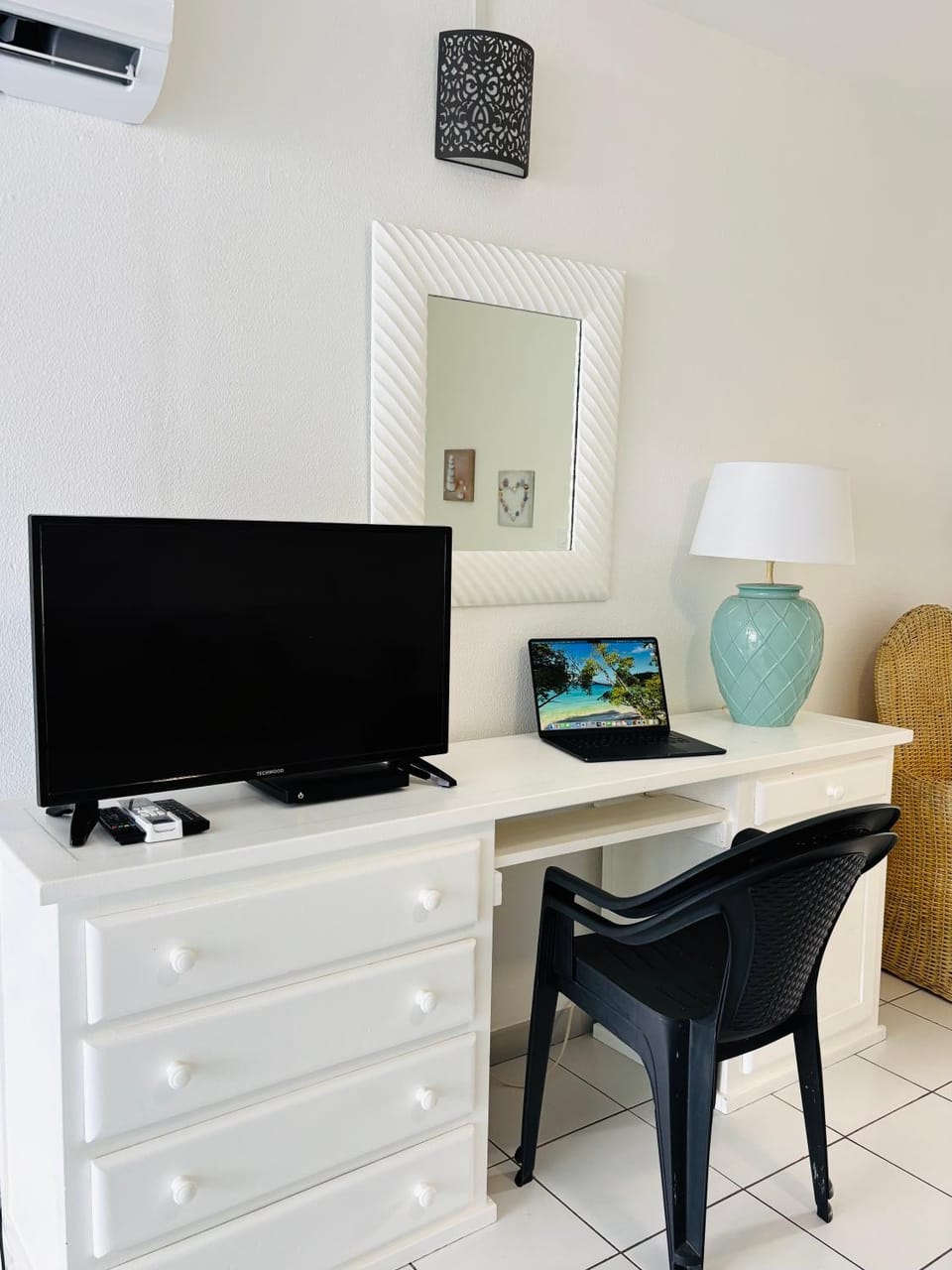 Communal lounge/ TV room, TV and multimedia, air conditioner