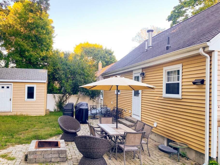 Spacious 4BR Home near Water Park, Pond & Beaches House in Buzzards Bay