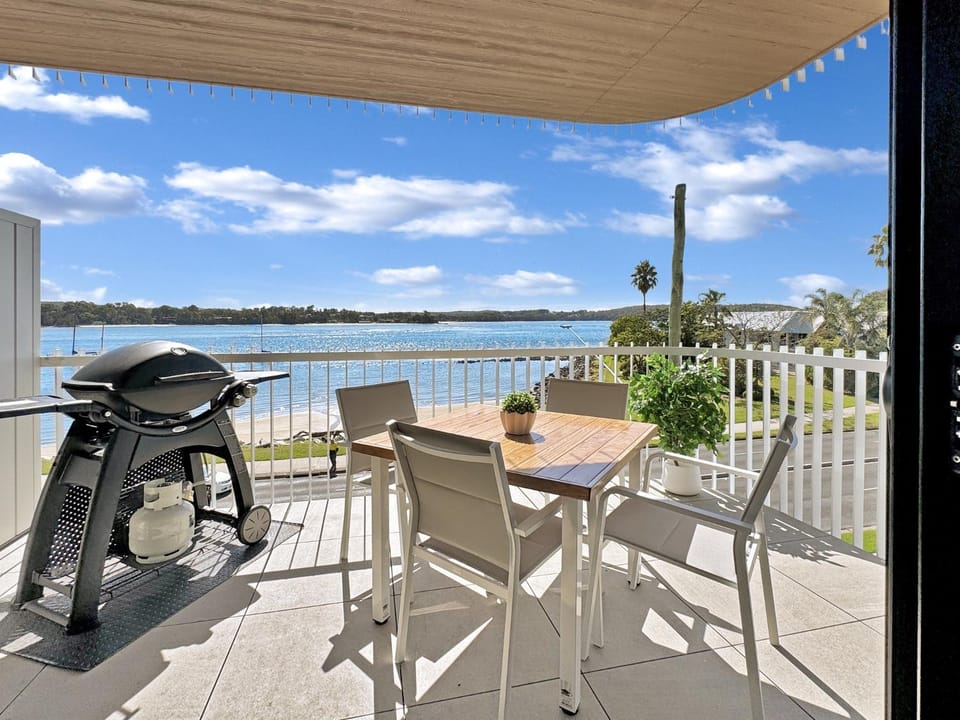 Modern 1-Bedroom Apt with Sweeping Water Views Apartment in Batemans Bay