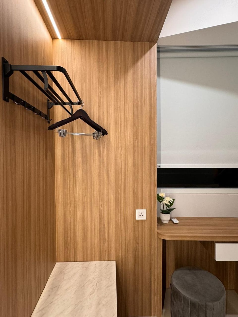 Bedroom, wardrobe, air conditioner