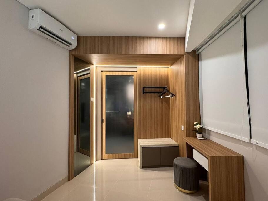 wardrobe, air conditioner