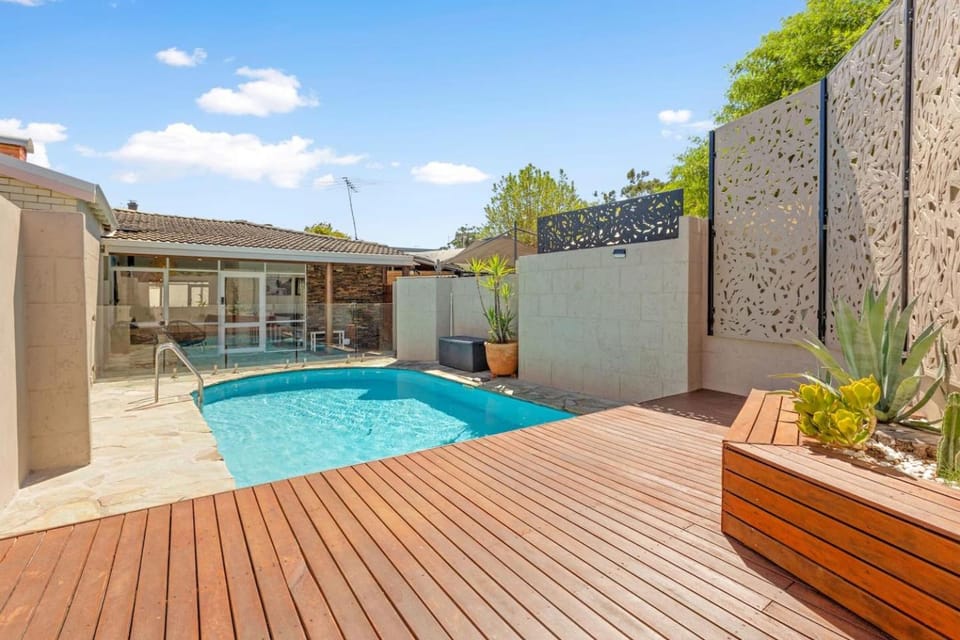 Day, Swimming pool