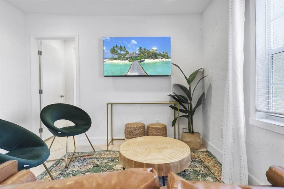 Palm Wave Says - Quiet House in Best Area Apartment in West Palm Beach