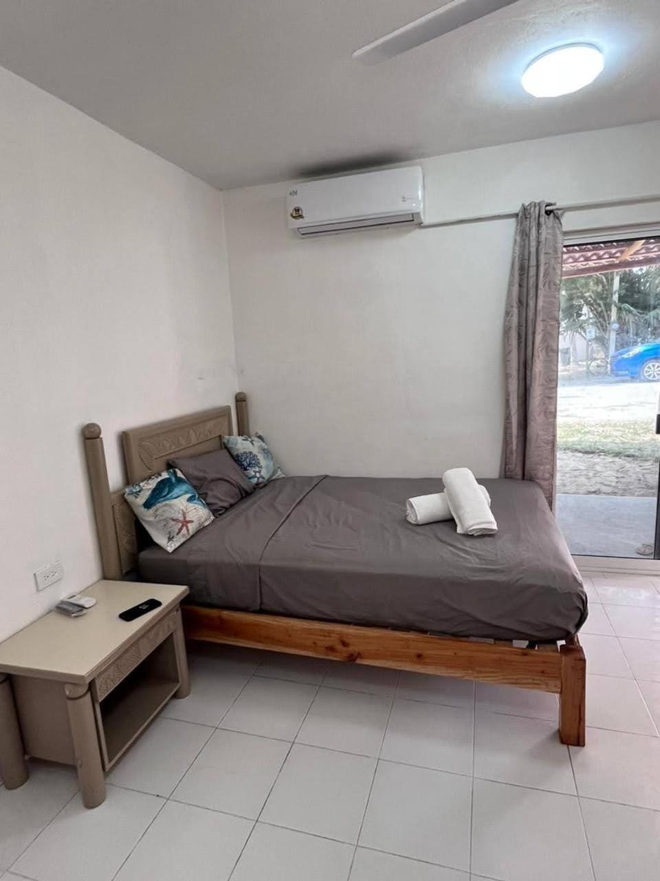 Bed, Bedroom, air conditioner