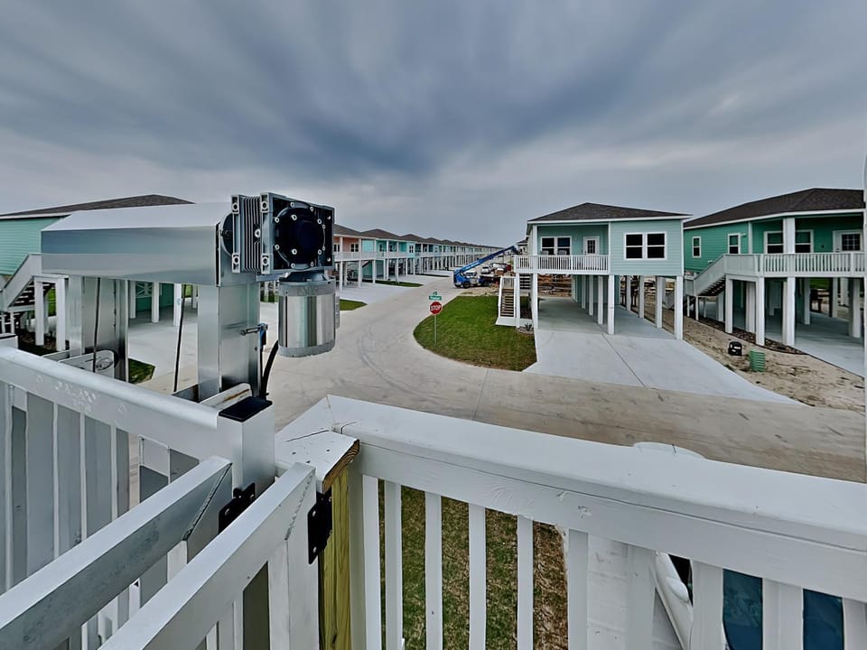 Property building, Balcony/Terrace, Beach, Parking