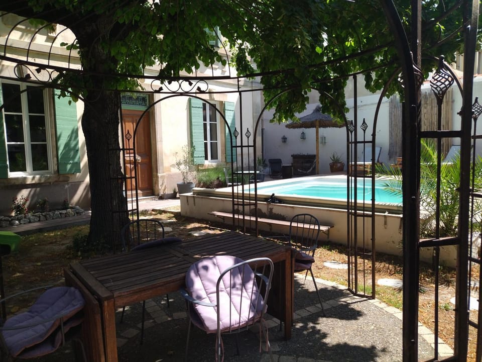 Studio indépendant dans charmante bastide Vacation rental in Mallemort