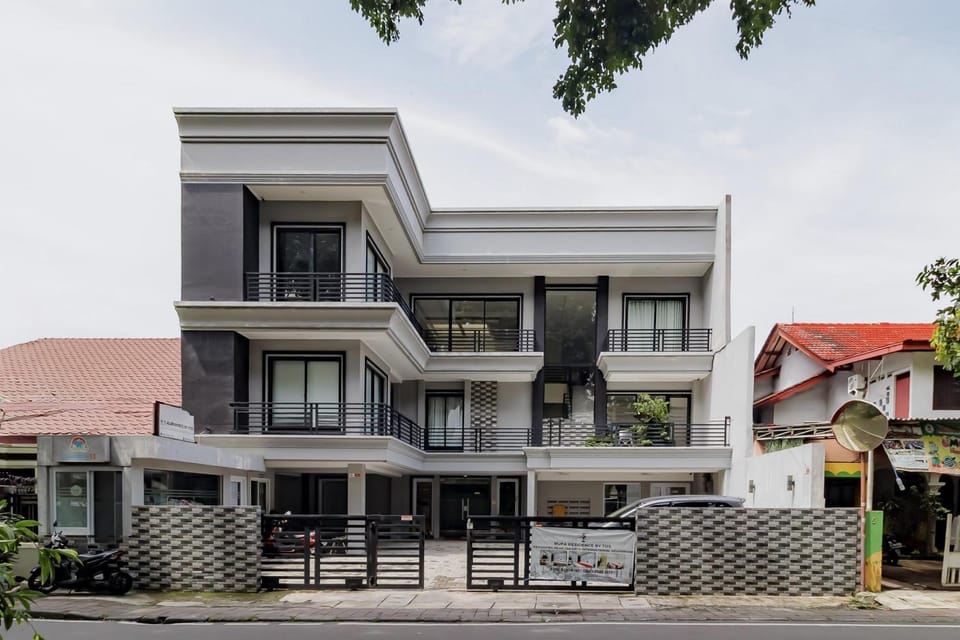 Facade/entrance