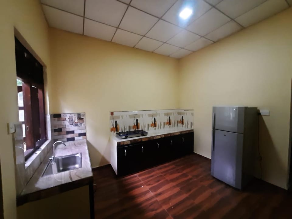 Kitchen or kitchenette, oven