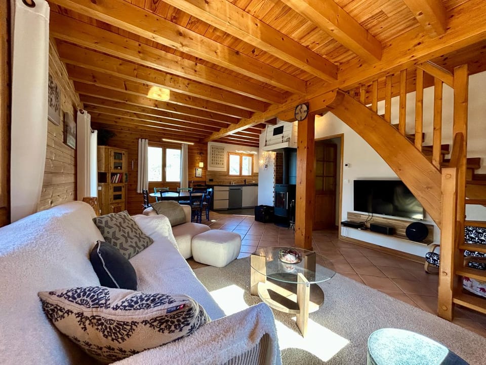 Communal lounge/ TV room, TV and multimedia, Living room