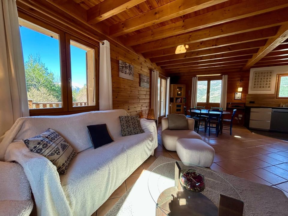Living room, Dining area, heating