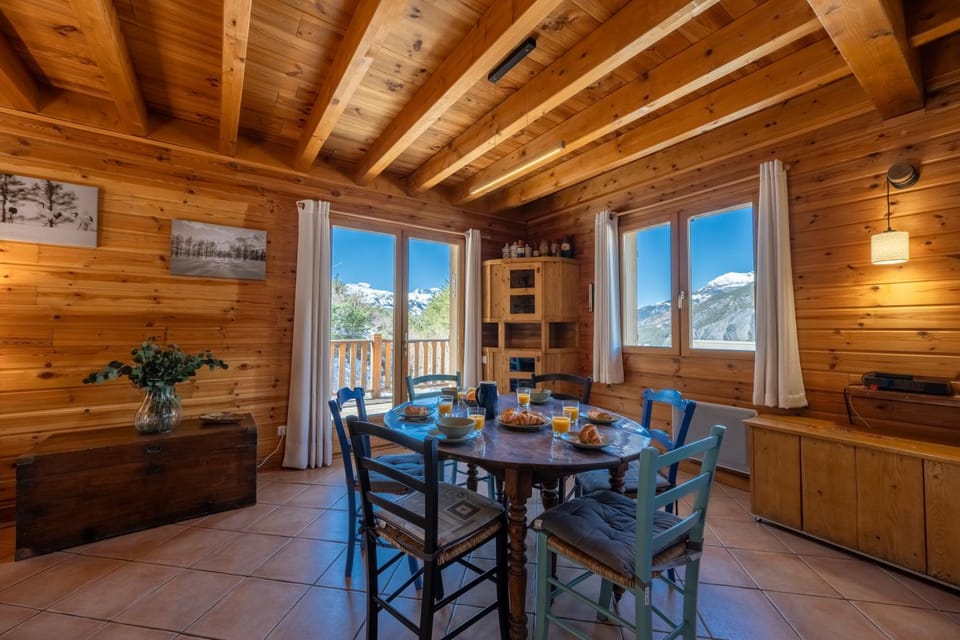 Dining area, Mountain view