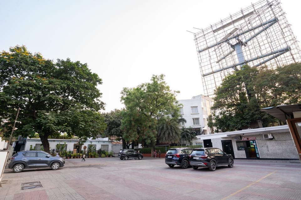 Property building, Day, Neighbourhood, Street view, Location, Parking