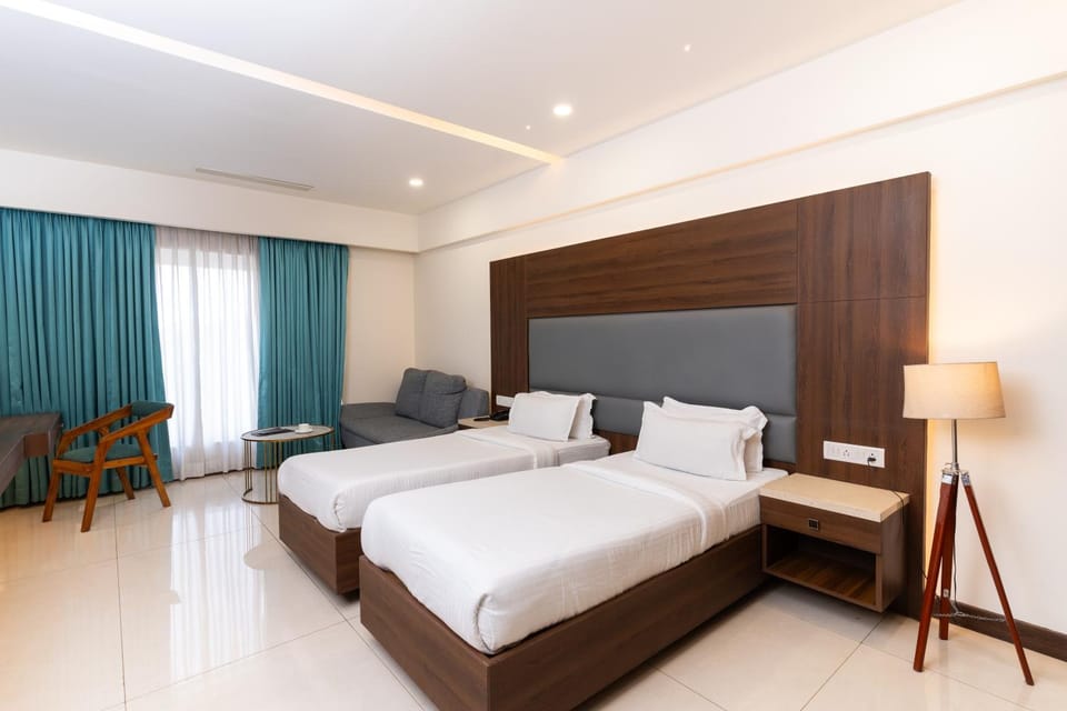 TV and multimedia, Photo of the whole room, Seating area, Bedroom