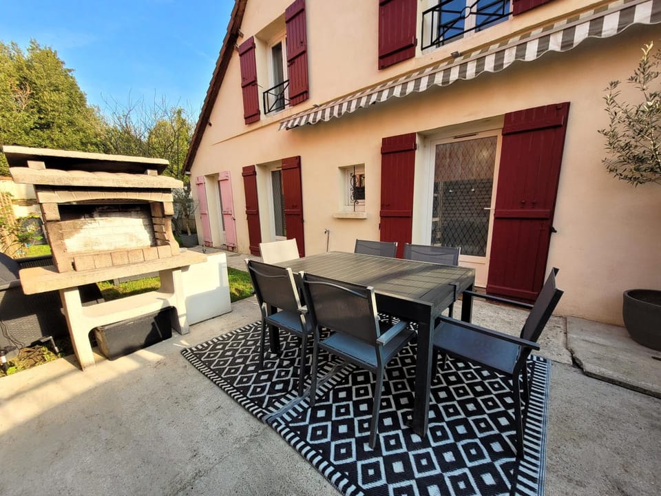 Patio, Day, BBQ facilities, Garden, View (from property/room), Balcony/Terrace