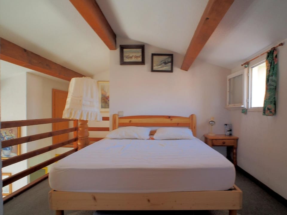 Property building, Living room, Bedroom
