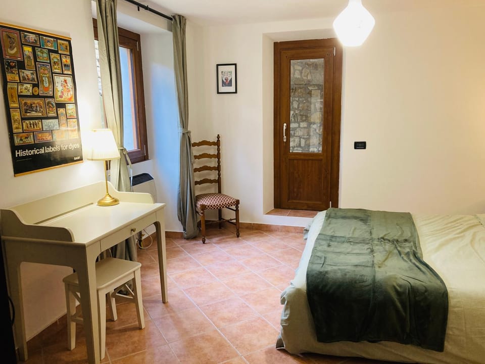 Photo of the whole room, Bedroom