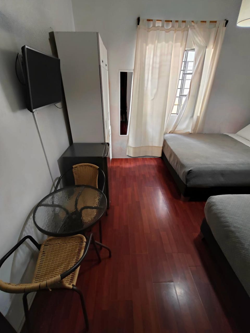 Bed, TV and multimedia, View (from property/room), Other, Photo of the whole room, Decorative detail, City view, Street view, Area and facilities, furniture, internet, pet friendly, wardrobe