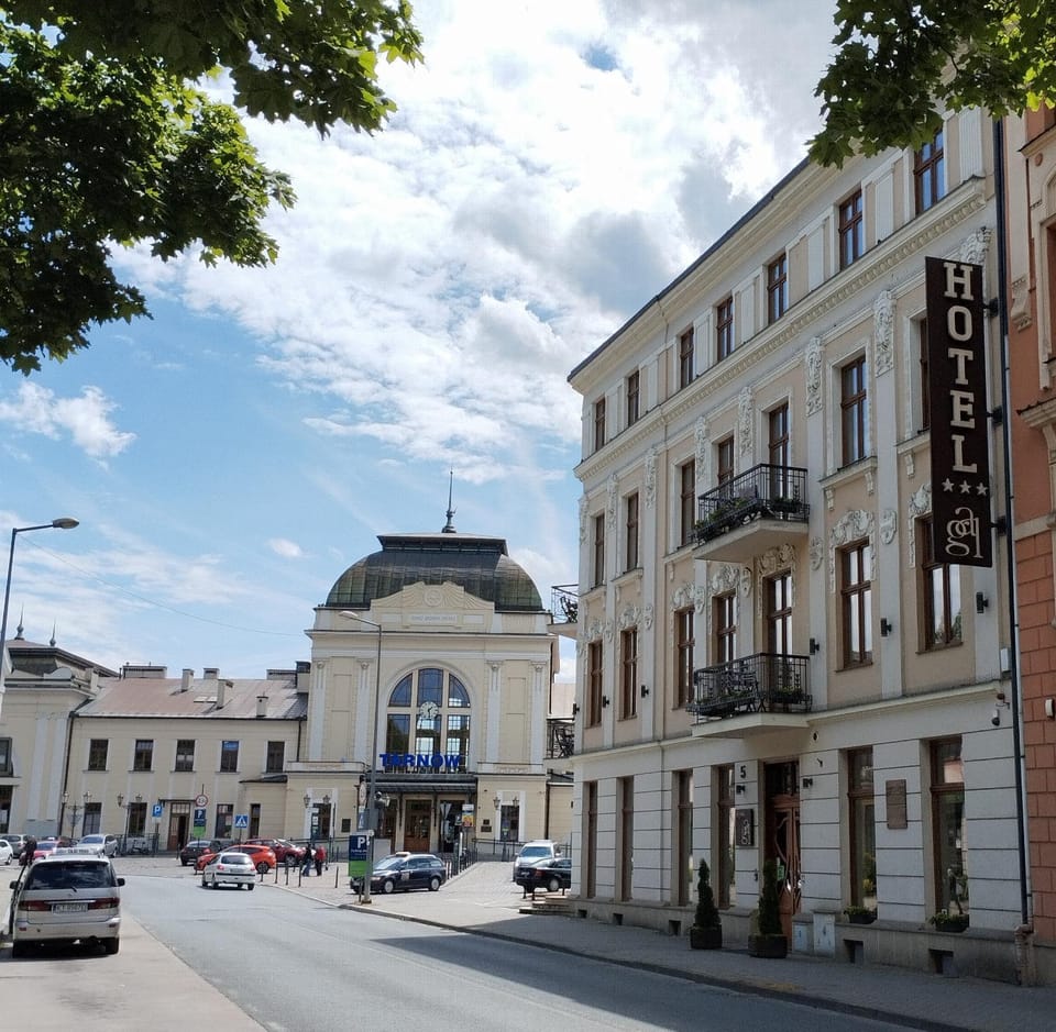 Property building, Neighbourhood