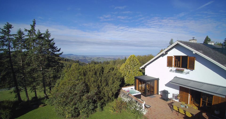 Property building, Hot Tub, Sauna