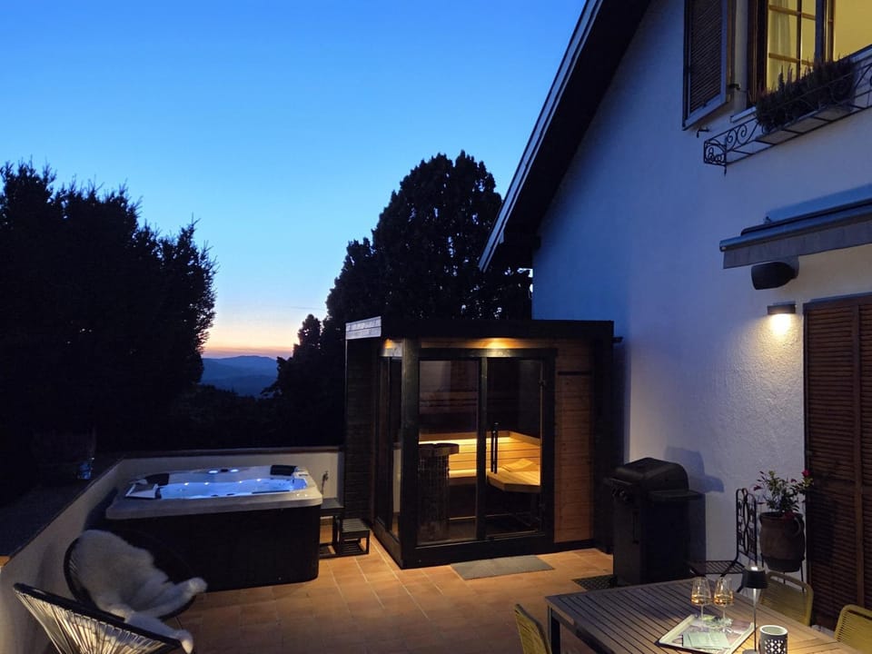 Property building, Natural landscape, Hot Tub, Hot Tub, Sauna, Sauna