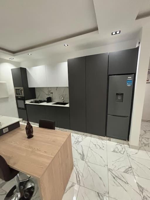 (LPK0B) Loft Modern Wifi HD Apartment in Dakar
