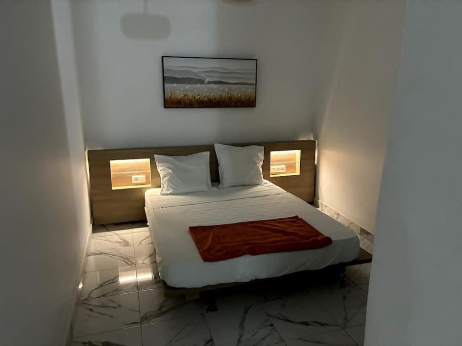 (LPK0B) Loft Modern Wifi HD Apartment in Dakar