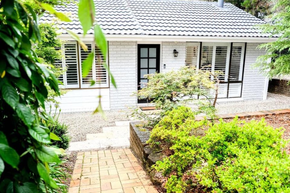 Henderson House House in Wentworth Falls