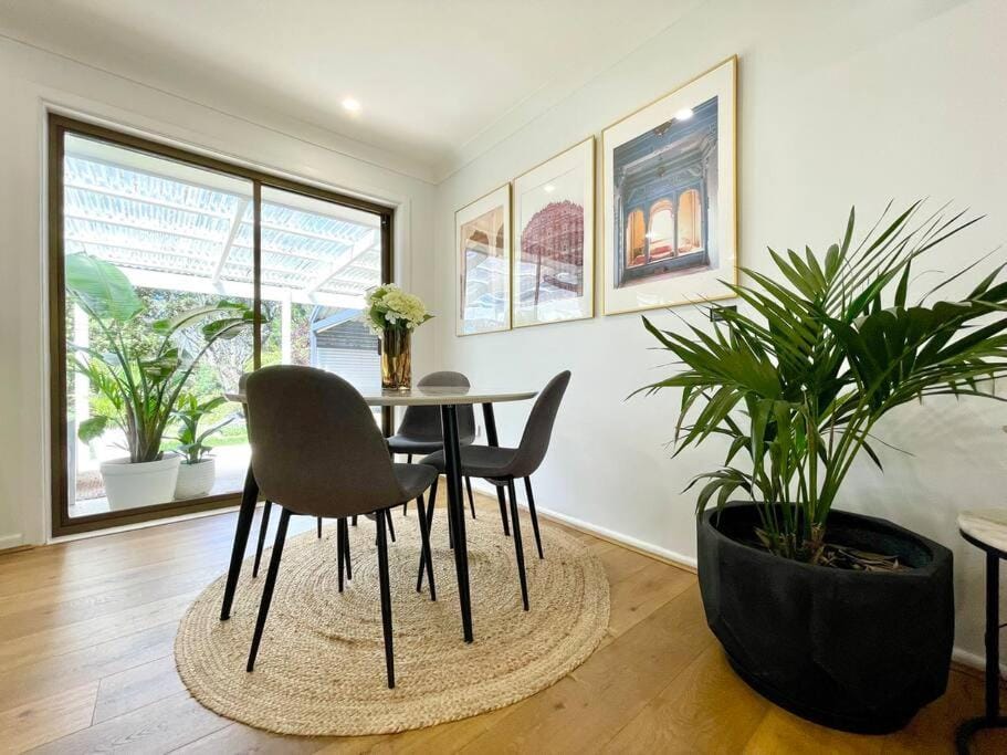 Henderson House House in Wentworth Falls