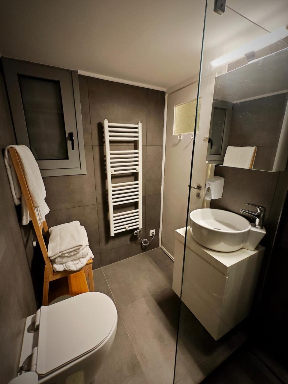 Shower, Toilet, Bathroom, towels